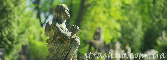 ангел на кладбище