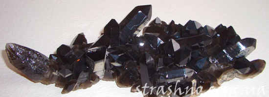 камень морион