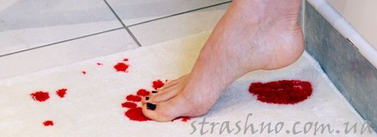 кровавые следы ванная