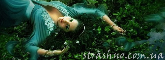 девушка на траве вода