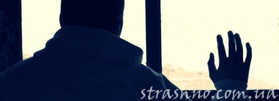 мужчина у окна