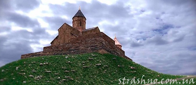 мистика в старой церкви