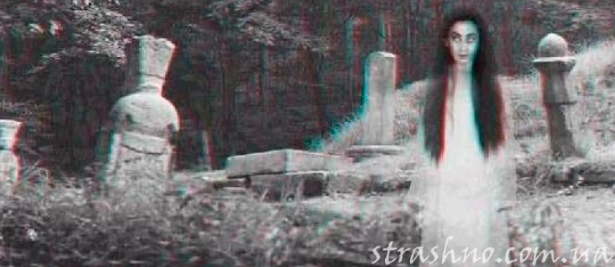 призрак на кладбище