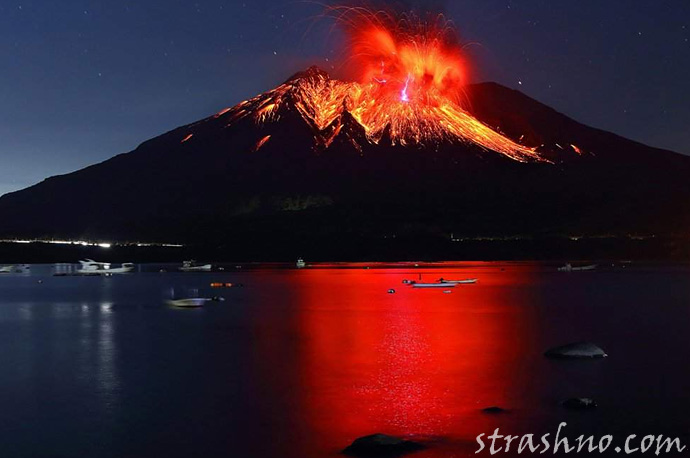 Извержение японского вулкана