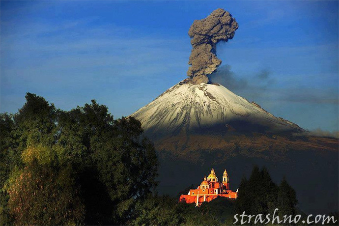 Мексиканский вулкан Попокатепетль