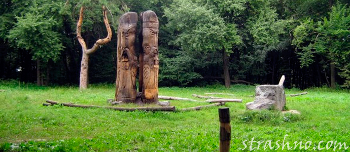 древние идолы на Лысой горе в Киеве