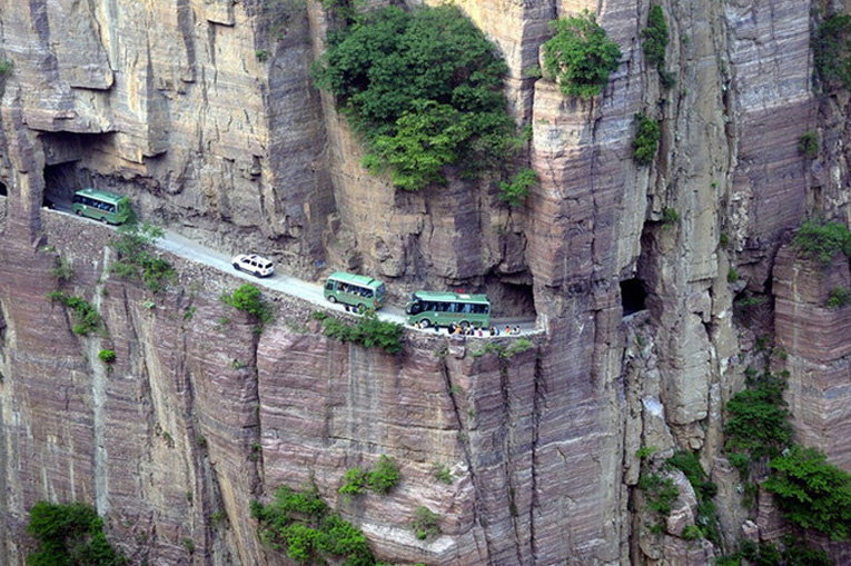 опасный туннель в горах