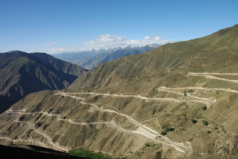 шоссе в горах Тибета