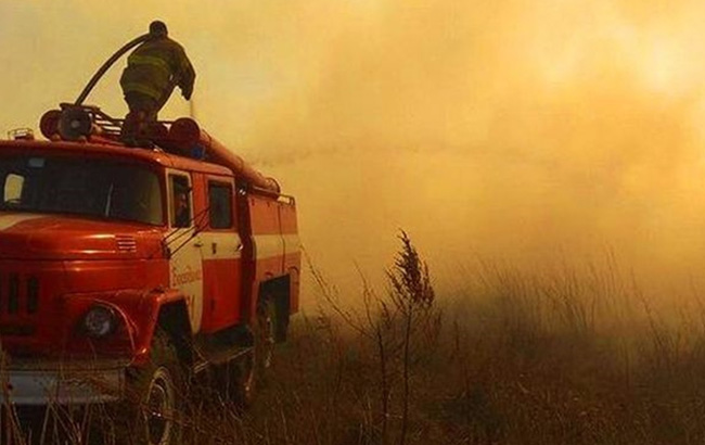 пожарник в дыму