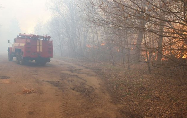 пожарная машина и огонь