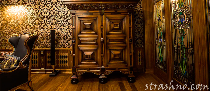 антикварный шкаф с мистикой