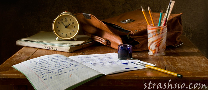 стол с книгами