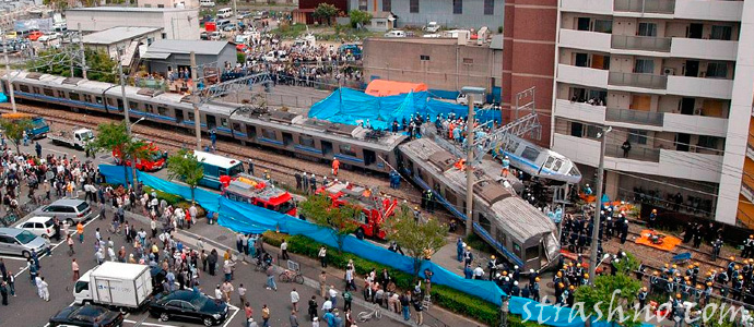 крушение электропоезда в Японском городе