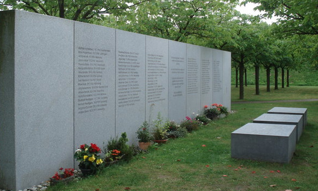 памятный знак в память о жертва крушения