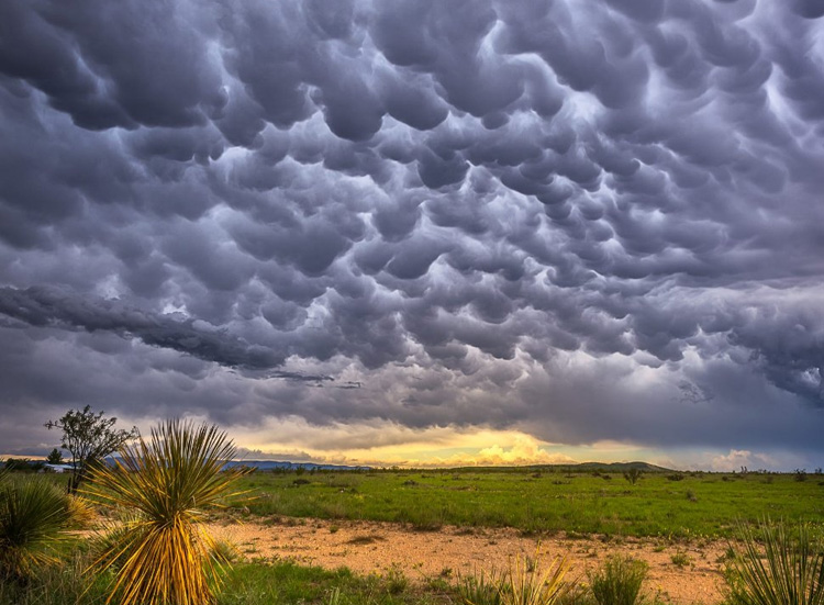 мрачное небо в облаках