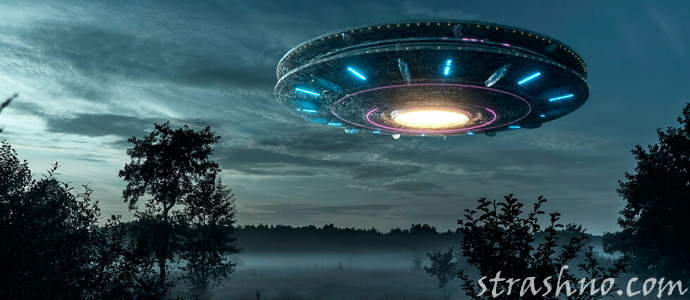 НЛО в ночном небе