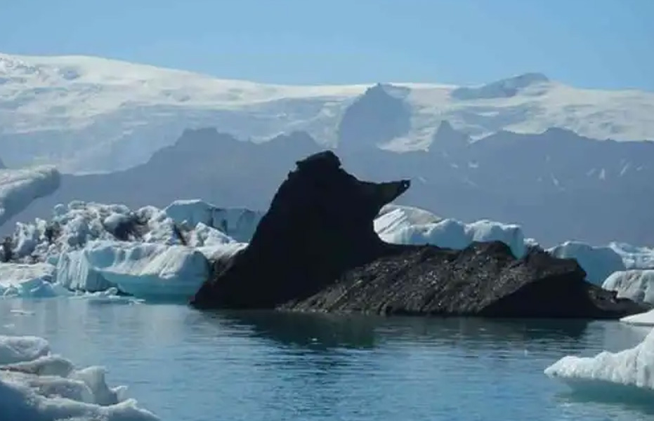 айсберг черного цвета