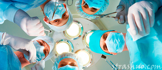 врачи в операционной