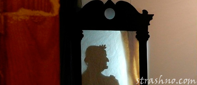 призрак в зеркале