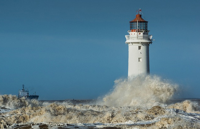 удивительный маяк