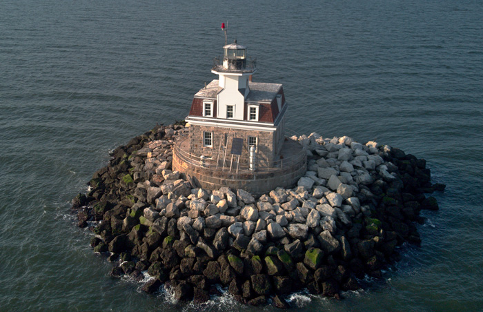 мистический маяк в море