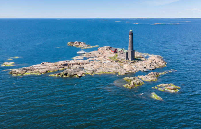 маяк на острове