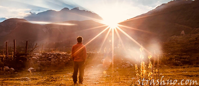 мужчина на рассвете