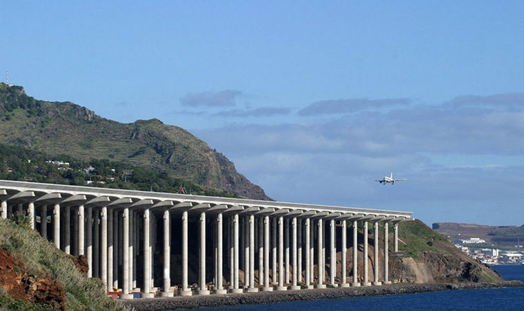 Аэропорт Мадейра в и
