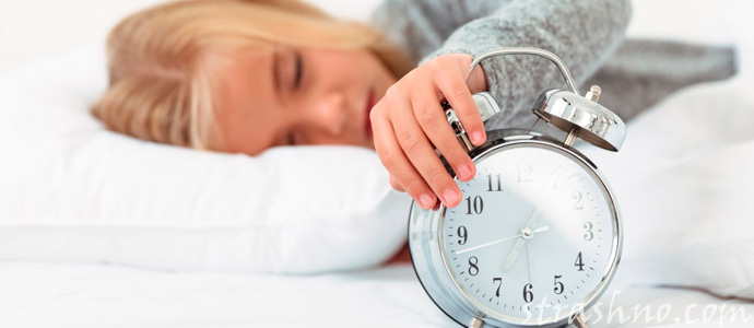 спящая девушка