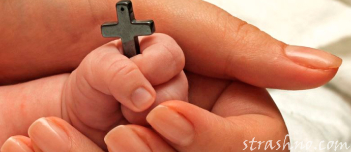 крестик в руке