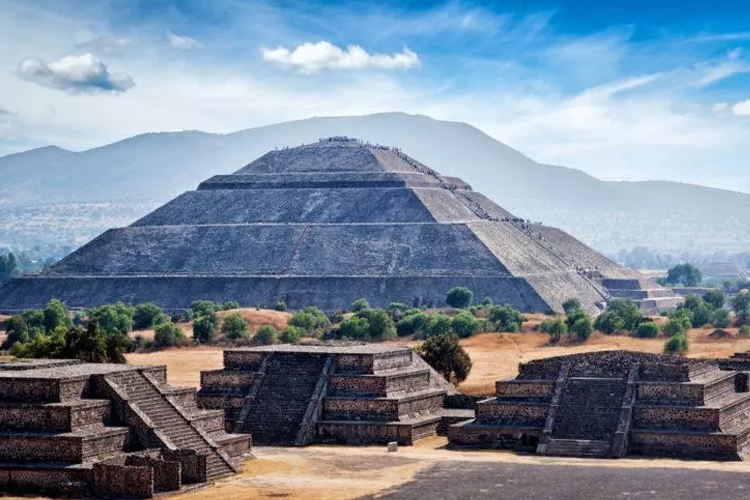 пирамида Солнца и Луны