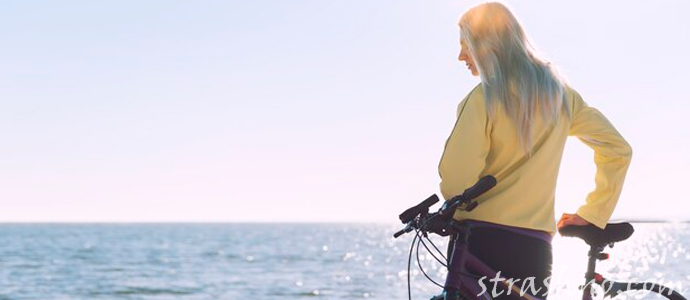 девушка на велосипеде