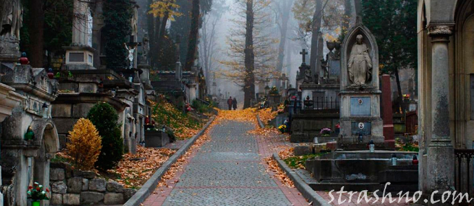 можно ли гулять по кладбищу